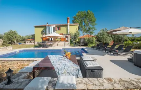 Location Maison à Galizana 8 personnes