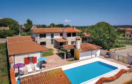 Location Maison à Sisan 16 personnes