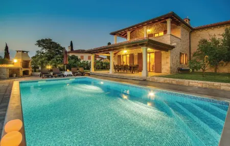 Location Maison à Turcic 10 personnes