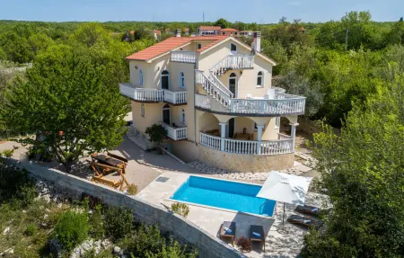 Location Maison à Barusici 6 personnes