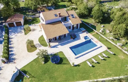 Location Maison à Topolo 10 personnes