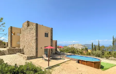 Location Maison à Perdika 12 personnes