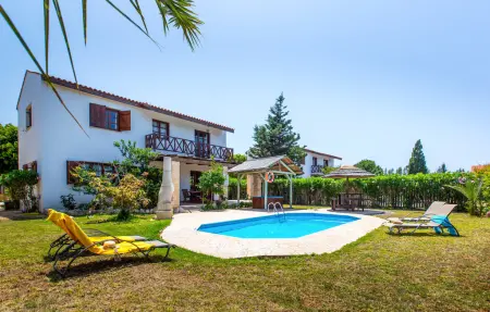 Location Maison à Pomos 4 personnes