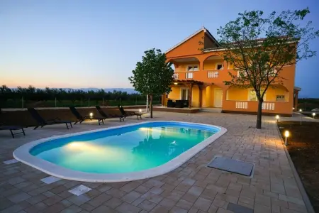 Location Maison à Prkos 8 personnes