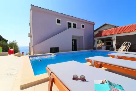 Location Maison à Zavalatica 10 personnes