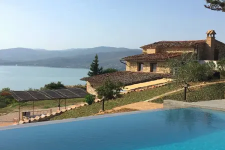 Location Villa à Magione 8 personnes