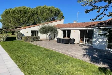 Location Villa à Brives sur Charente 8 personnes