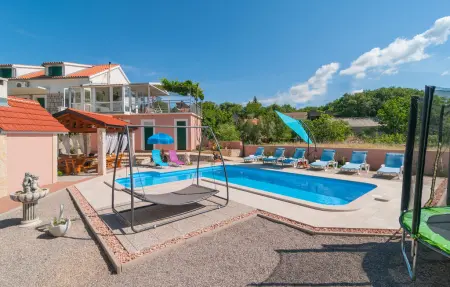 Location Maison à Zezevica 12 personnes