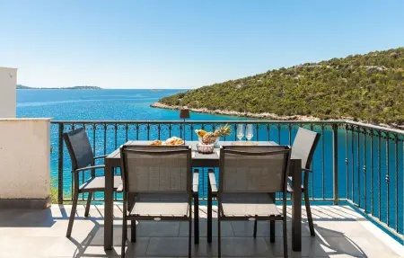 Location Maison à Vinisce 12 personnes