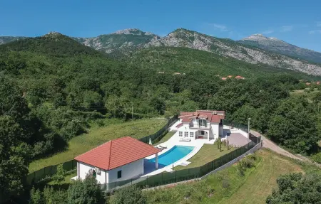 Location Maison à Hrvace 12 personnes