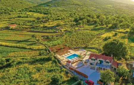 Location Maison à Ljubitovica 6 personnes