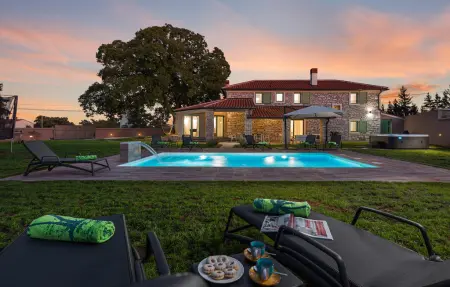 Location Maison à Sajini 8 personnes