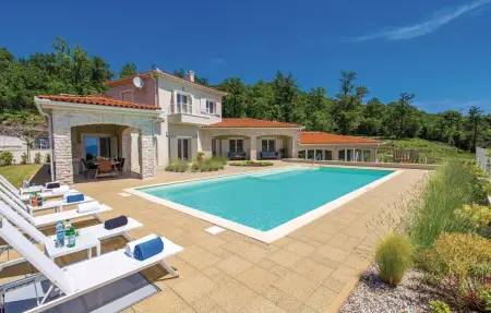 Location Maison à Veprinac 10 personnes