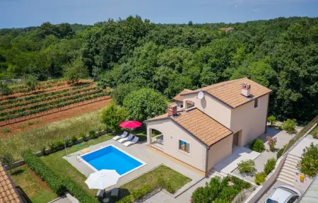 Location Maison à Tinjan 6 personnes