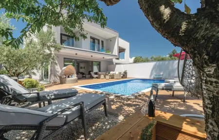 Location Maison à Cervar 8 personnes