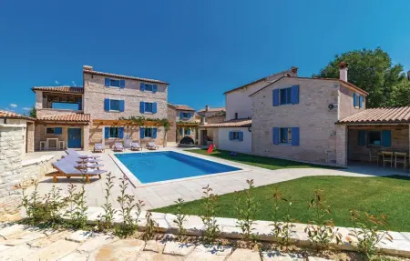 Location Maison à Bokordici 20 personnes