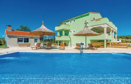 Location Maison à Pakostane 11 personnes