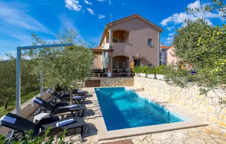 Location Maison à Pinezici 8 personnes