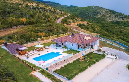 Location Maison à Glavina Donja 11 personnes