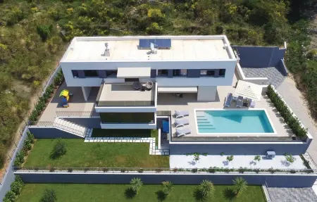 Location Maison à Omis 9 personnes