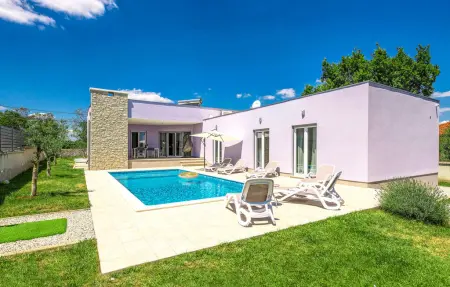 Location Maison à Marici 8 personnes