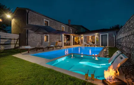 Location Maison à Barban 12 personnes