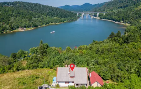 Location Maison à Fuzine 9 personnes