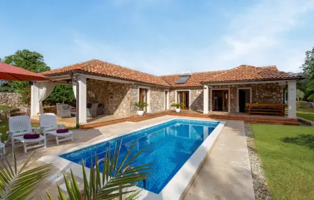 Location Maison à Gostinjac 8 personnes