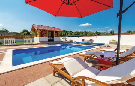 Location Maison à Gospic 8 personnes