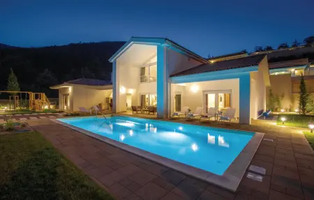 Location Maison à Veprinac 8 personnes