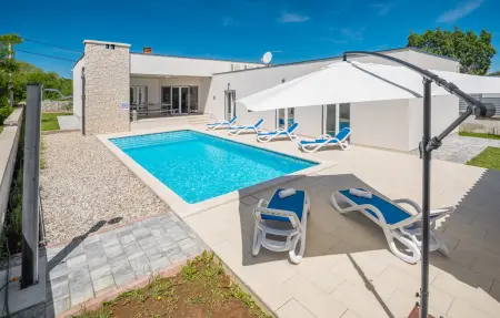 Location Maison à Marici 8 personnes