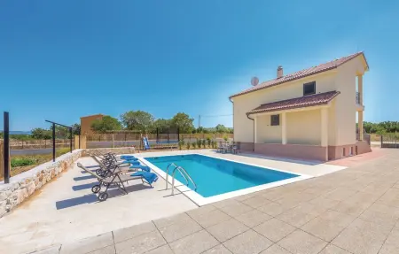 Location Maison à Pakovo Selo 8 personnes