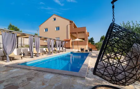 Location Maison à Krusevo 8 personnes