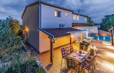 Location Maison à Pavicini 8 personnes