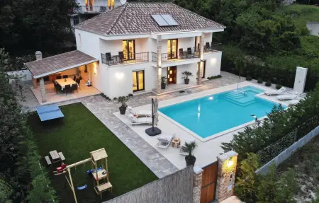 Location Maison à Omis 10 personnes