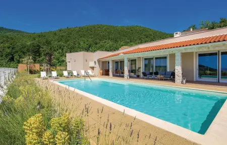 Location Maison à Veprinac 8 personnes