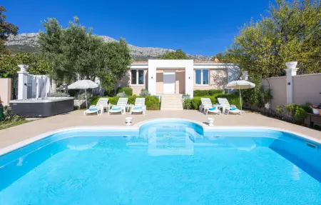 Location Maison à Kastel Sucurac 8 personnes