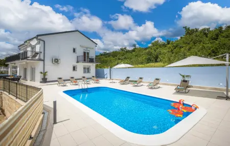 Location Maison à Selce 12 personnes