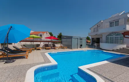 Location Maison à Brodarica 10 personnes