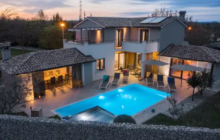 Location Maison à Barban 10 personnes