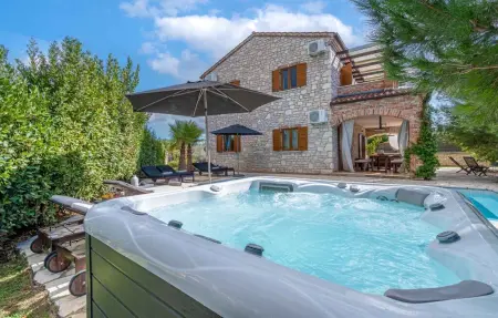 Location Maison à Cabrunici 8 personnes