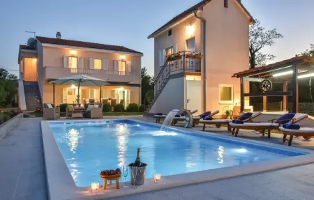 Location Maison à Karakasica 11 personnes