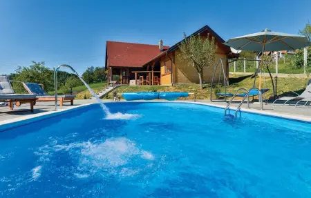 Location Maison à Radakovo 8 personnes