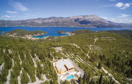 Location Maison à Zrnovo 8 personnes