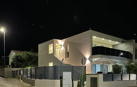 Location Maison à Peroj 8 personnes