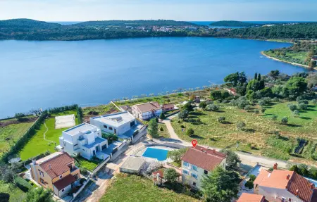 Location Maison à Pomer 15 personnes