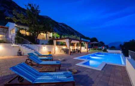 Location Maison à Zvecanje Gata 4 personnes