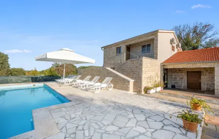 Location Maison à Unesic 8 personnes