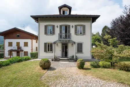 Location Villa à Lanzo d'Intelvi 9 personnes