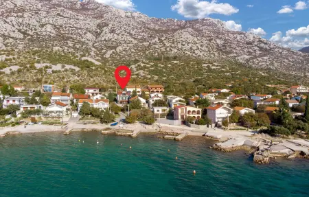 Location Maison à Cesarica 8 personnes